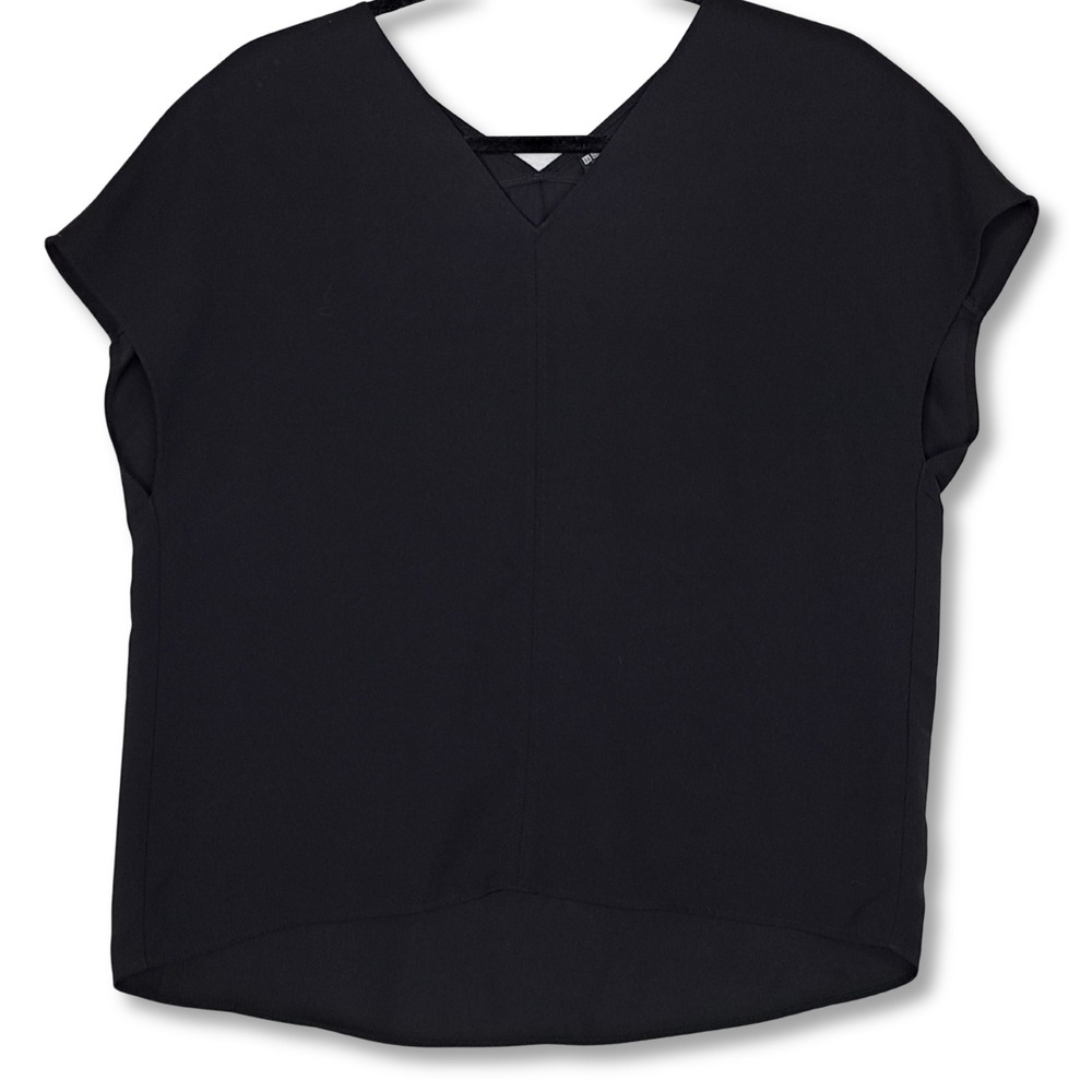 Uniqlo Blouse Top Womens XS Black V Neck Cap Sleeve Hi Low Hem Minimalist Basic - Picture 2 of 12